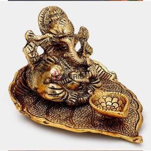 Hand-Carved Ganesh Diya Oil Lamp | Compact Temple Lamp | Traditional Puja Diya | Festival Home Decor | Sacred Gift Collection